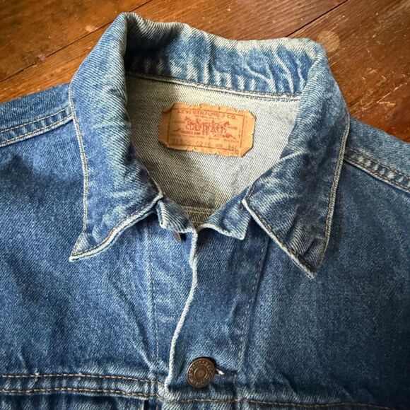 Vintage 80s Levi's Jean Jacket, Denim Trucker Made in USA - Picture 4 of 13